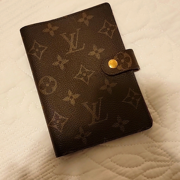 Authentic Louis Vuitton Agenda Initial CM stamped - Picture 2 of 10